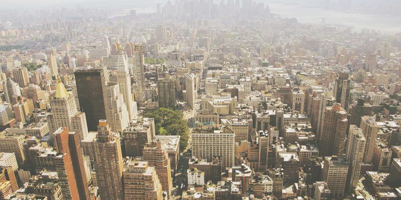 从论坛到兴趣社区：解码跨文化迷因的本地化变异与传播壁垒