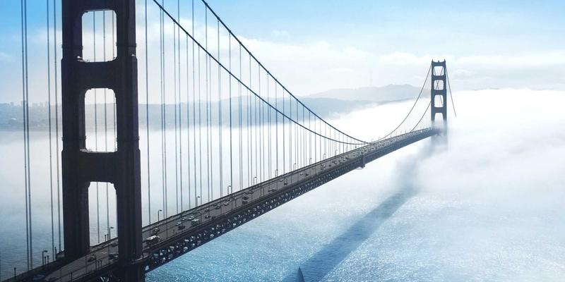 迷因战争：社交平台如何成为地缘政治冲突的符号化战场与网络社区文化新前线